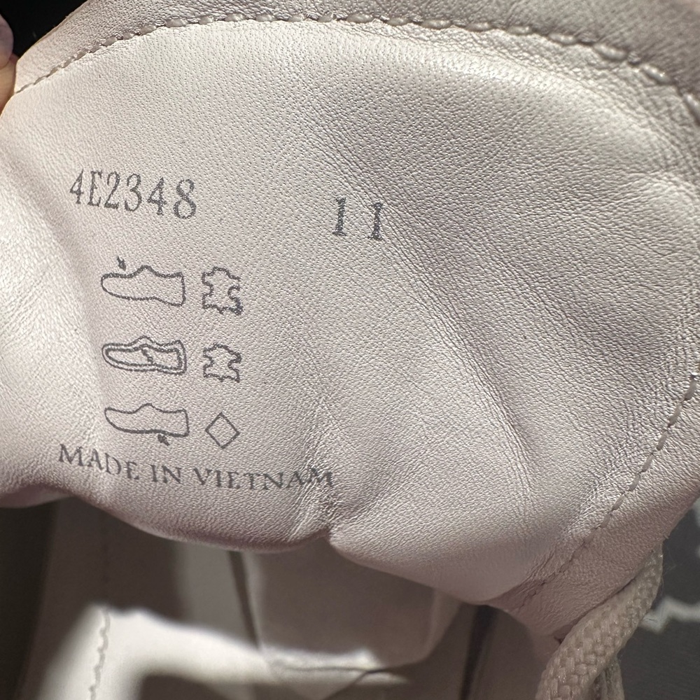 Prada Stylish White Men's Sneakers - Picture 5 of 7